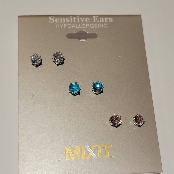3 Pairs of Mixit Cubic Zircon Stud Earrings - Picture 5 of 8